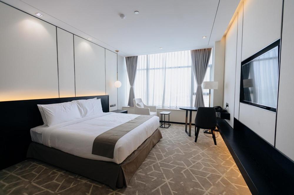 Ease Hotel 4*